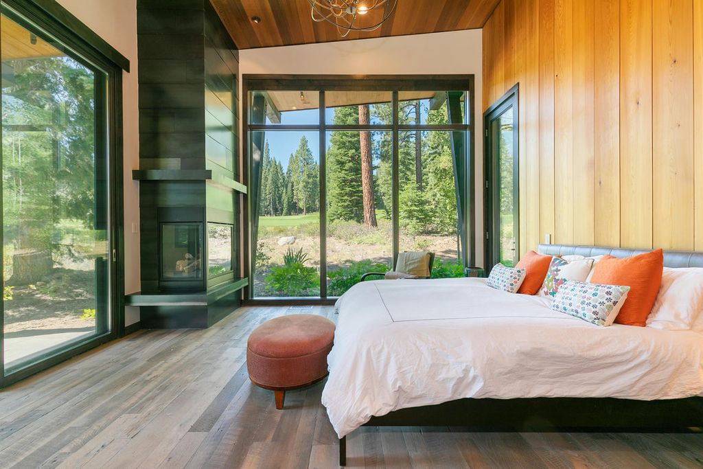 Wooden walls are always an option for making the bedroom more cozy and natural. Bold doors, large door sizes, and all glass can elevate the bold and modern. This makes it easier to enjoy your outdoor space.s, the designers chose wallpaper to add freshness to the space. This adds a touch of spring to the room.