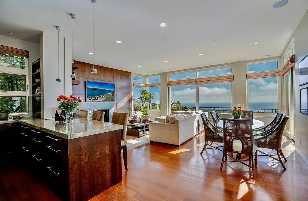 The Home in La Jolla is a classic contemporary estate has sweeping panoramic views of both the ocean and La Jolla Country Club Golf Course now available for sale. This house located at 6848 Country Club Dr, La Jolla, California