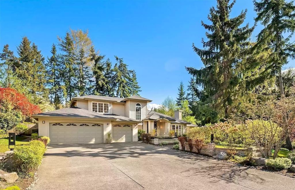 The Estate in Washington is a luxurious home filled with natural light in an idyllic verdant setting now available for sale. This home located at 8521 Hunts Point Lane, Hunts Point, Washington; offering 05 bedrooms and 04 bathrooms with 3,549 square feet of living spaces.
