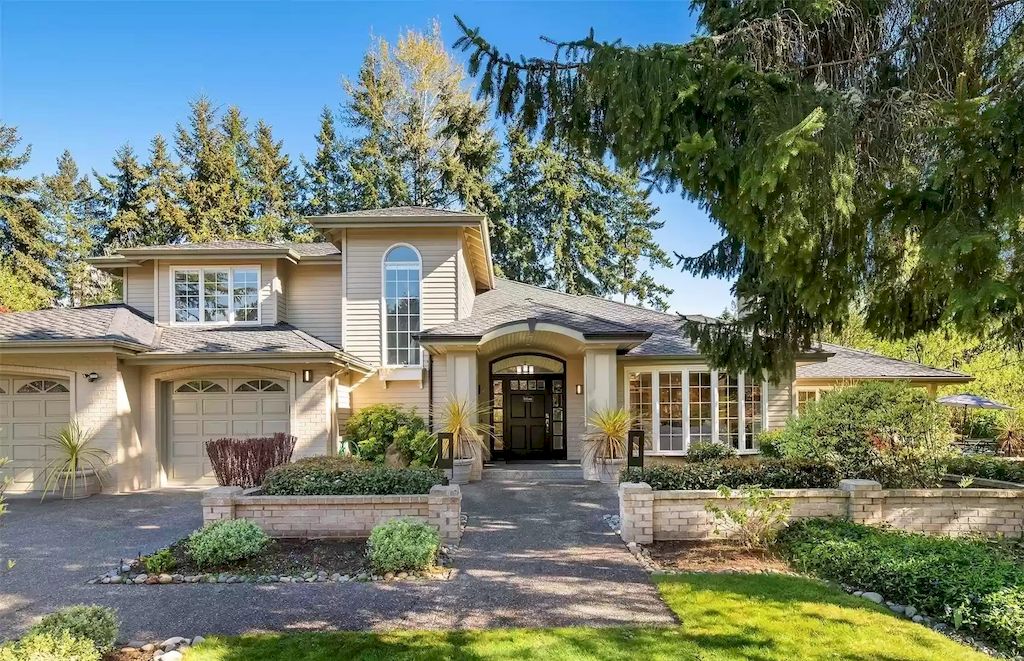 The Estate in Washington is a luxurious home filled with natural light in an idyllic verdant setting now available for sale. This home located at 8521 Hunts Point Lane, Hunts Point, Washington; offering 05 bedrooms and 04 bathrooms with 3,549 square feet of living spaces.