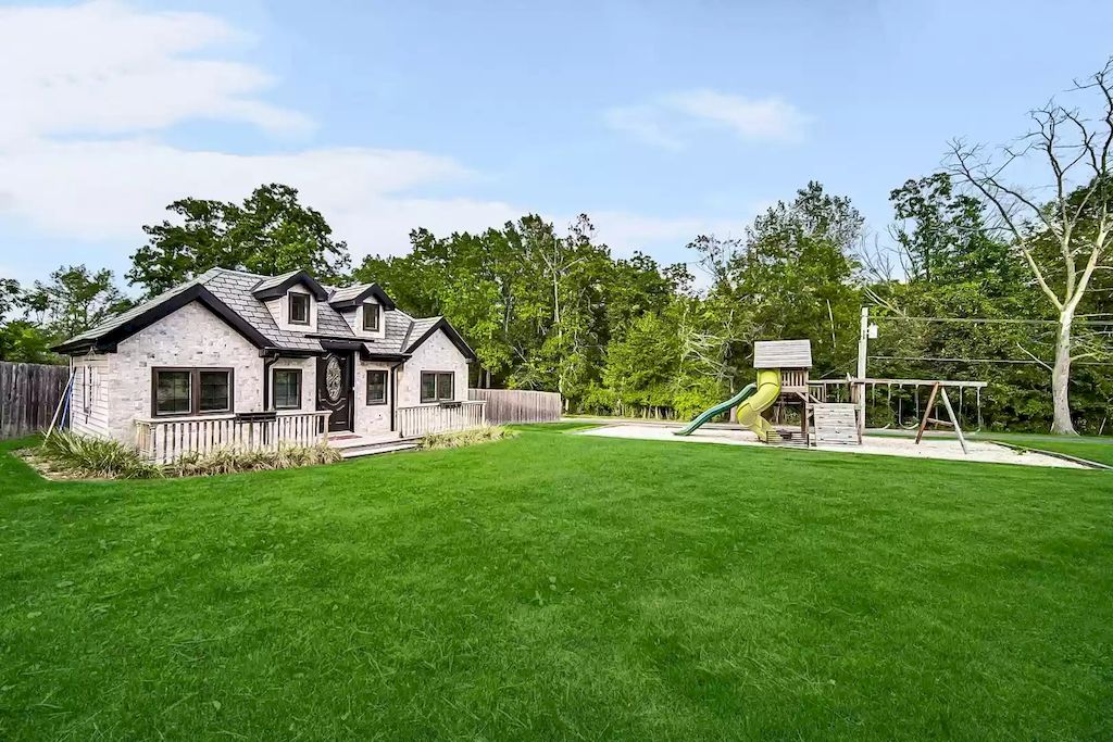 The Home in Illinois is a luxurious home with awe inspiring architectural facade highlighted by limestone and stone, now available for sale. This home located at 13360 W 167th St, Homer Glen, Illinois