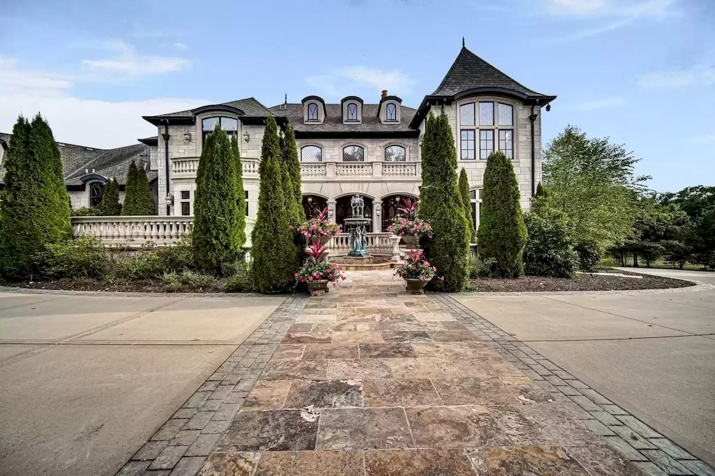 The Home in Illinois is a luxurious home with awe inspiring architectural facade highlighted by limestone and stone, now available for sale. This home located at 13360 W 167th St, Homer Glen, Illinois