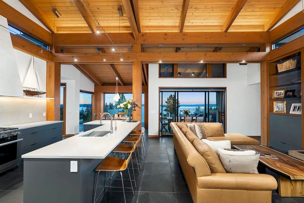 The Home in West Vancouver was tastefully updated in 2021, with renovations designed by HB Design Company, now available for sale. This home located at 3370 Craigend Rd, West Vancouver, BC V7V 3G2, Canada