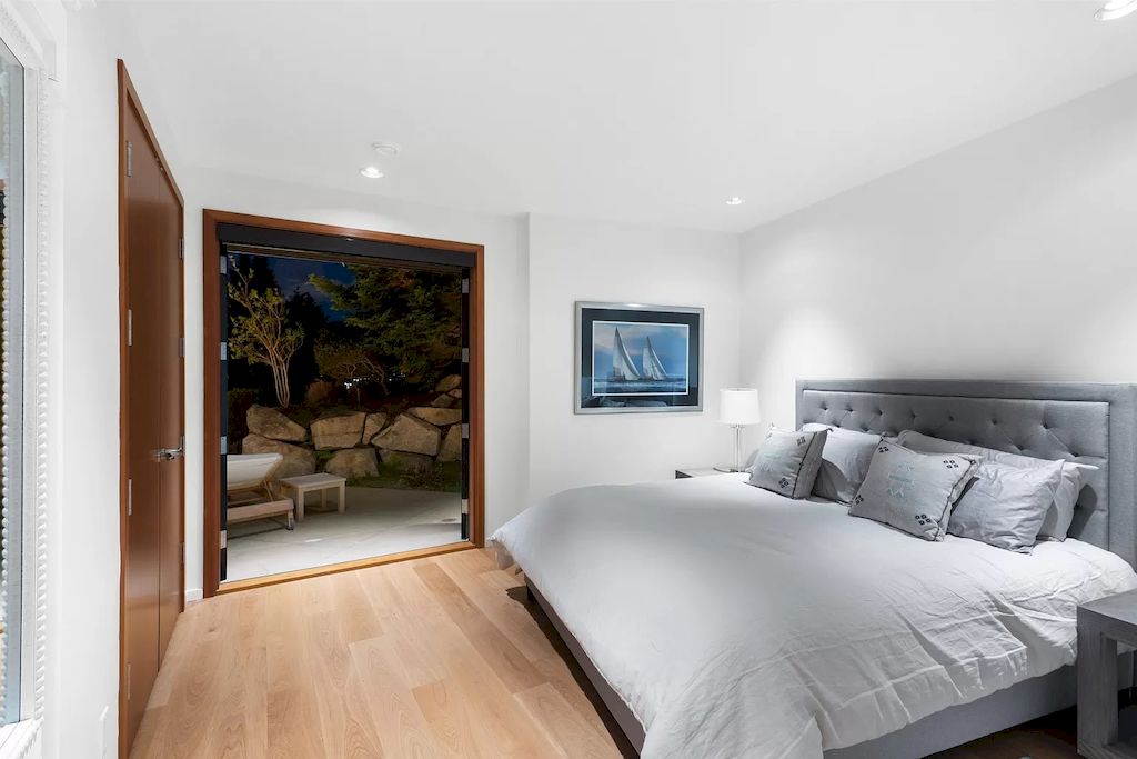The Home in West Vancouver was tastefully updated in 2021, with renovations designed by HB Design Company, now available for sale. This home located at 3370 Craigend Rd, West Vancouver, BC V7V 3G2, Canada