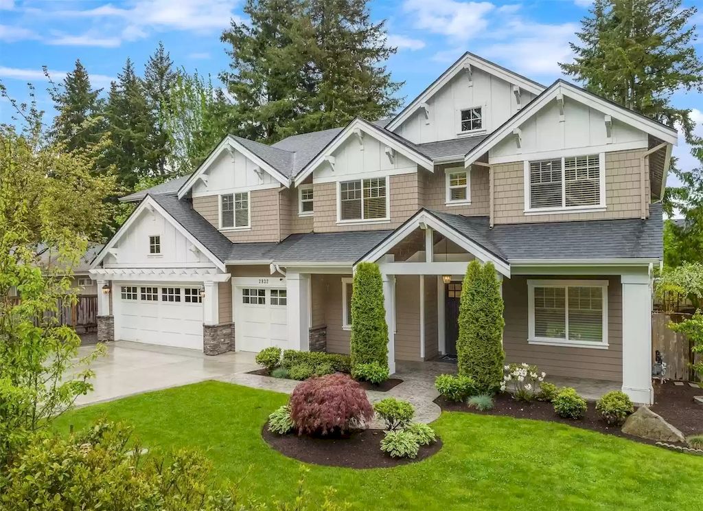 The Estate in Bellevue offers great outdoor living with the expansive flat yard and private covered patio, now available for sale. This home located at 2832 109th Avenue SE, Bellevue, Washington
