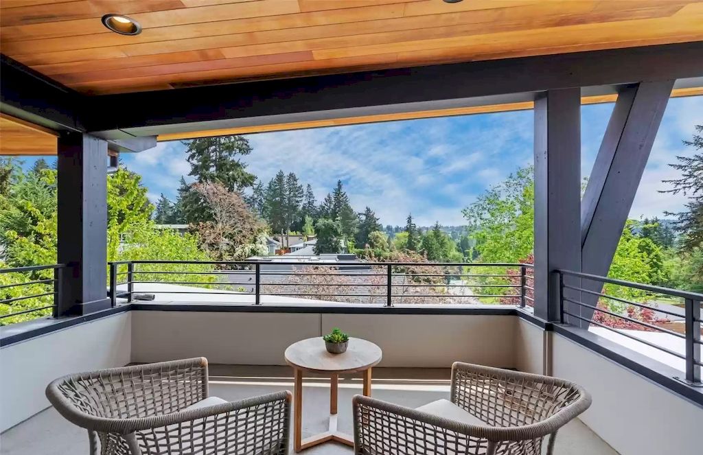 The House in Kirkland has light-filled great room with abundant entertaining space, now available for sale. This home located at 1306 3rd Street, Kirkland, Washington