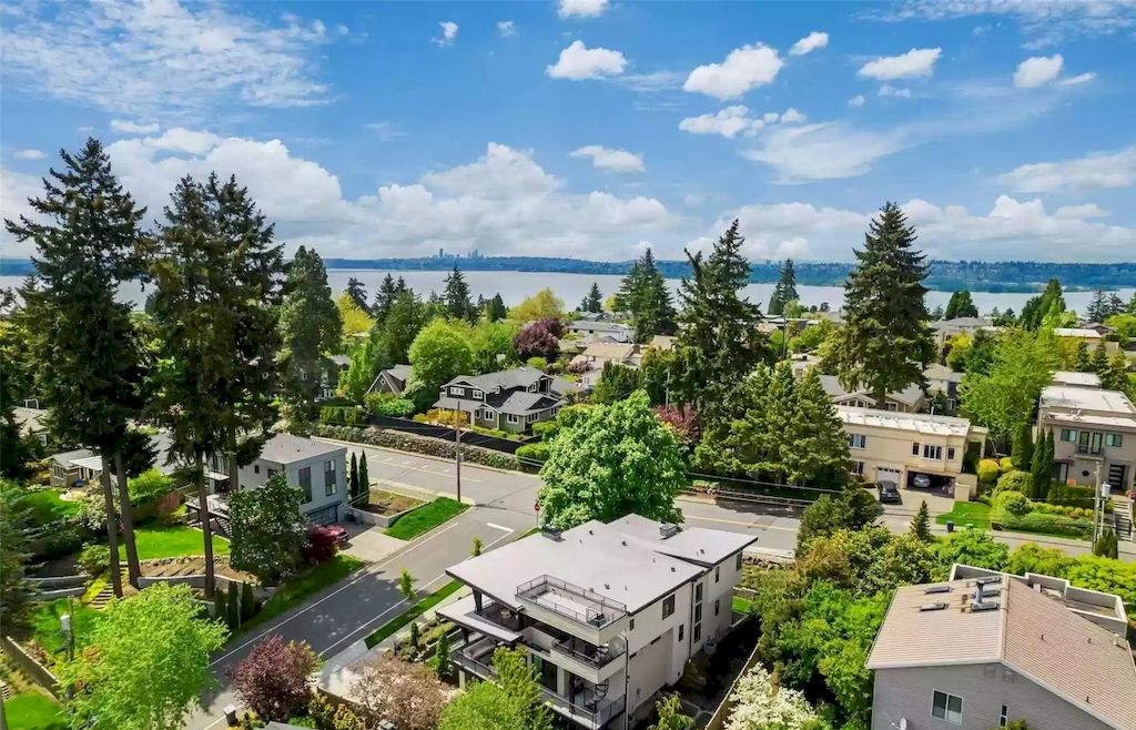 The House in Kirkland has light-filled great room with abundant entertaining space, now available for sale. This home located at 1306 3rd Street, Kirkland, Washington