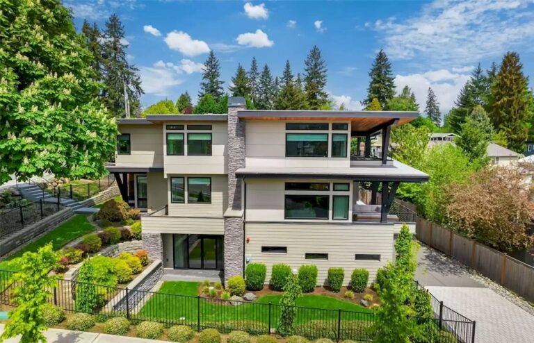 Luxury Architecture Blends with Cozy Elements to Create the $4,250,000 Ultimate House in Kirkland