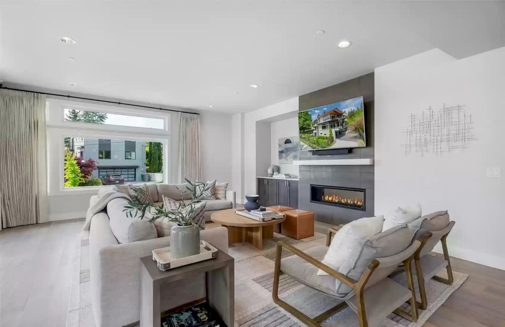 The House in Kirkland has light-filled great room with abundant entertaining space, now available for sale. This home located at 1306 3rd Street, Kirkland, Washington