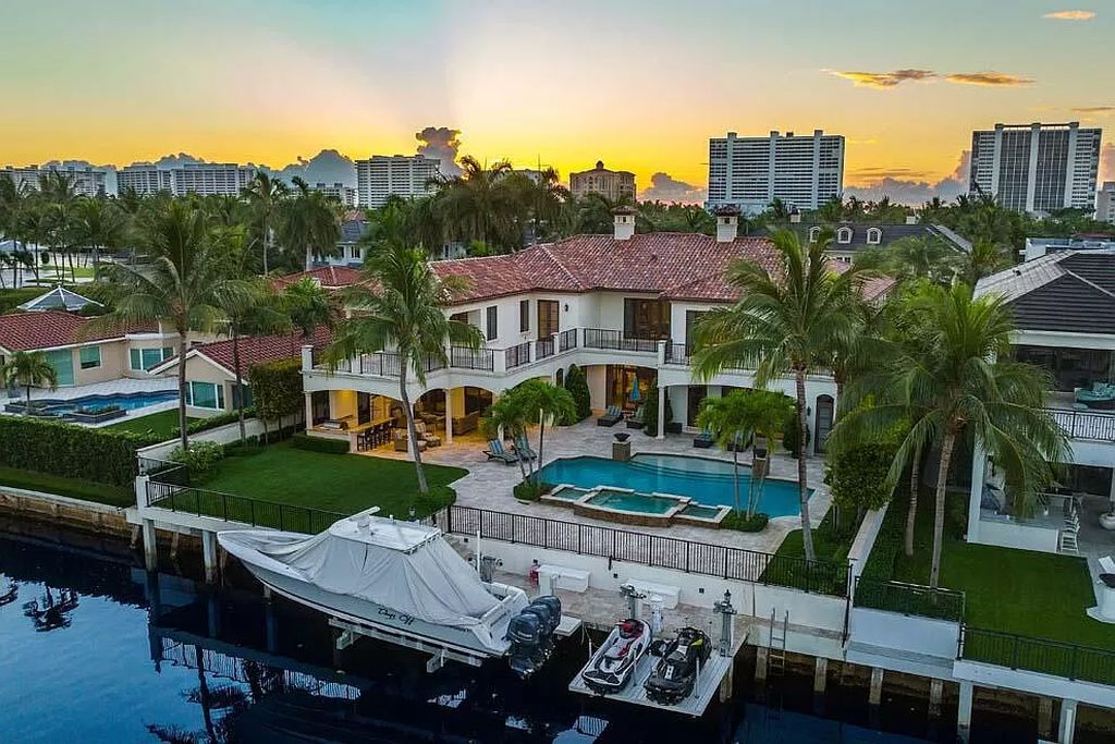 A-Beautiful-Home-in-Boca-Raton-with-Luxurious-Furnishings-Throughout-Asking-for-16500000-35