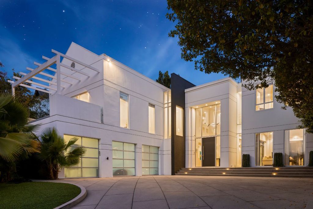 The Beverly Hills Home is an award winning Architect Trevor Abramson designed contemporary house has been impeccably maintained now available for sale. This home located at 14159 Beresford Rd, Beverly Hills, California