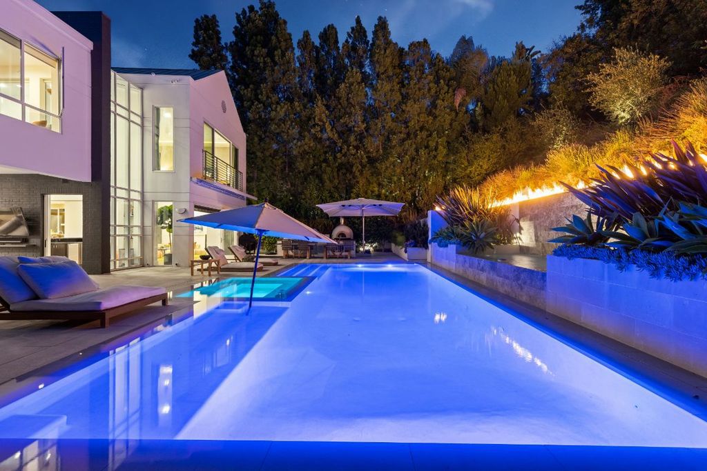 A-Beverly-Hills-Contemporary-Home-with-Complete-Privacy-in-Mulholland-Estates-Asking-for-9995000-18