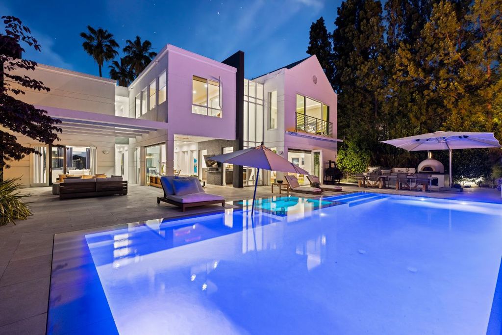 A-Beverly-Hills-Contemporary-Home-with-Complete-Privacy-in-Mulholland-Estates-Asking-for-9995000-19