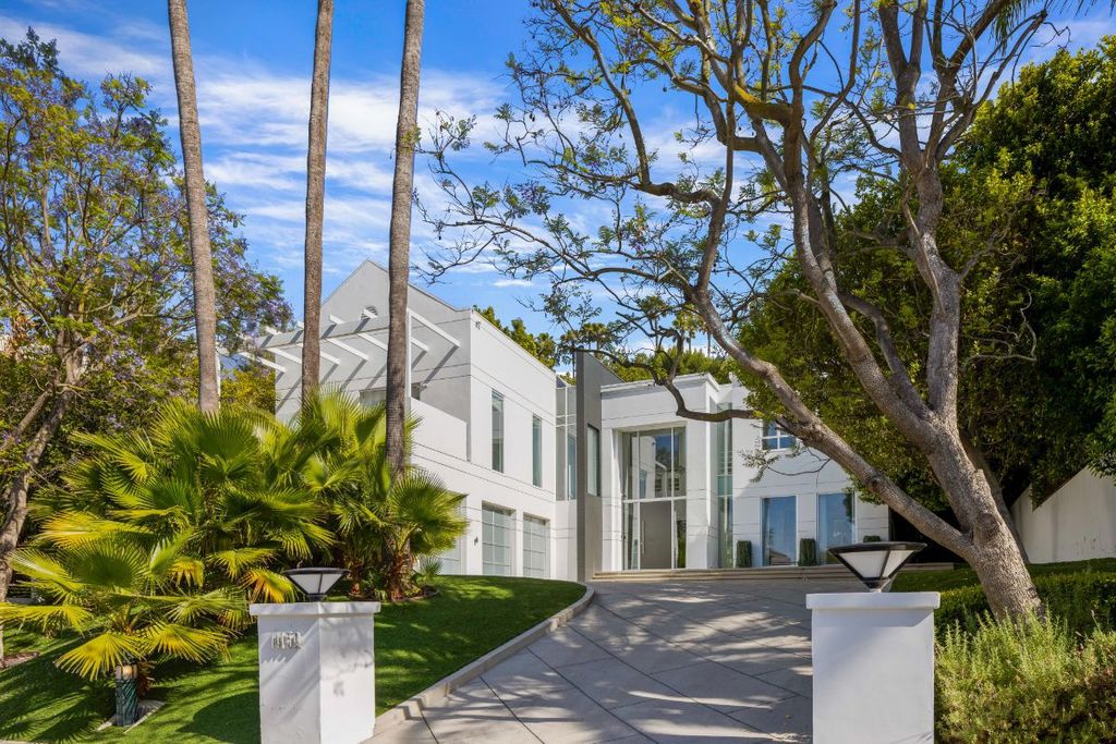 A-Beverly-Hills-Contemporary-Home-with-Complete-Privacy-in-Mulholland-Estates-Asking-for-9995000-2