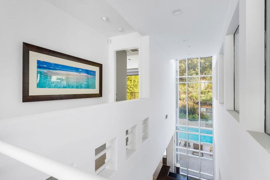 A-Beverly-Hills-Contemporary-Home-with-Complete-Privacy-in-Mulholland-Estates-Asking-for-9995000-9