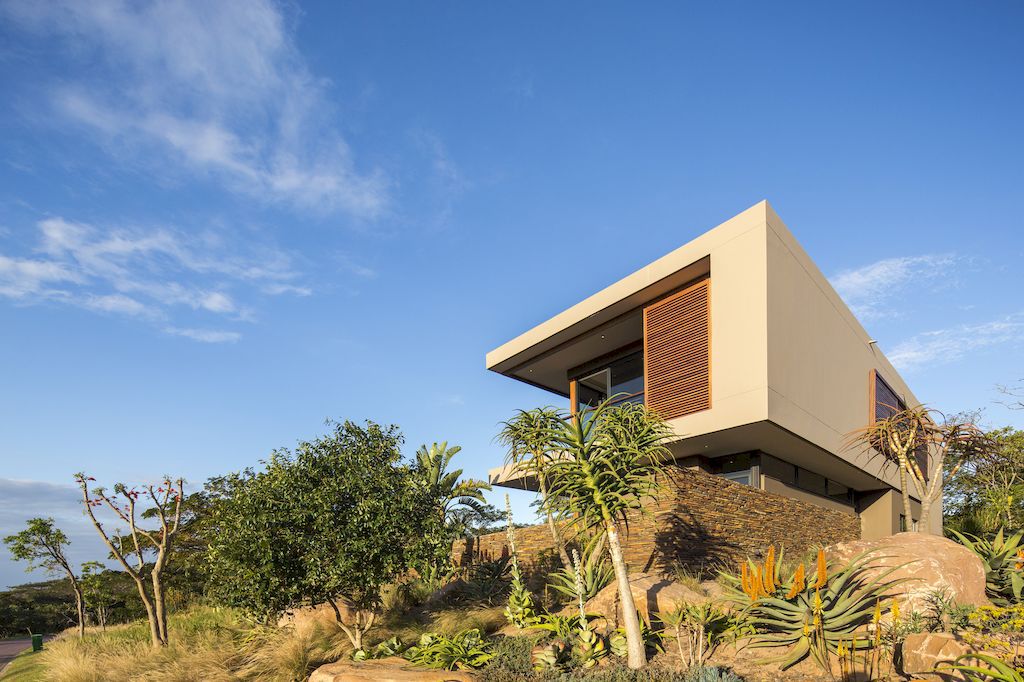 Aloe Ridge House, scenic hideaway in South Africa by Metropole Architects