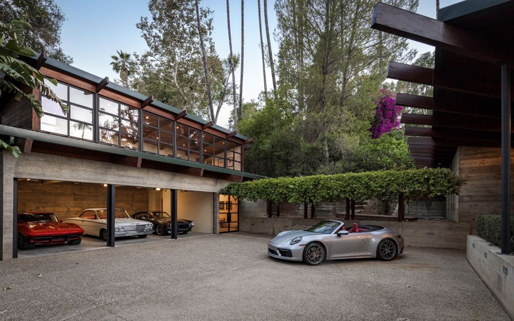 The Architectural Masterpiece in Encino is made up of a series of board-formed concrete, wood and glass pavilions connected by gallery spaces now available for sale. This home located at 4411 Noeline Ave, Encino, California