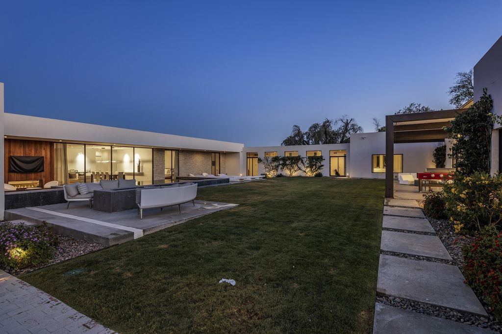 The Home in Paradise Valley is a Modern masterpiece with the dramatic lines, cutting edge design & seamless indoor outdoor living now available for sale. This home located at 5505 N Casa Blanca Dr, Paradise Valley, Arizona