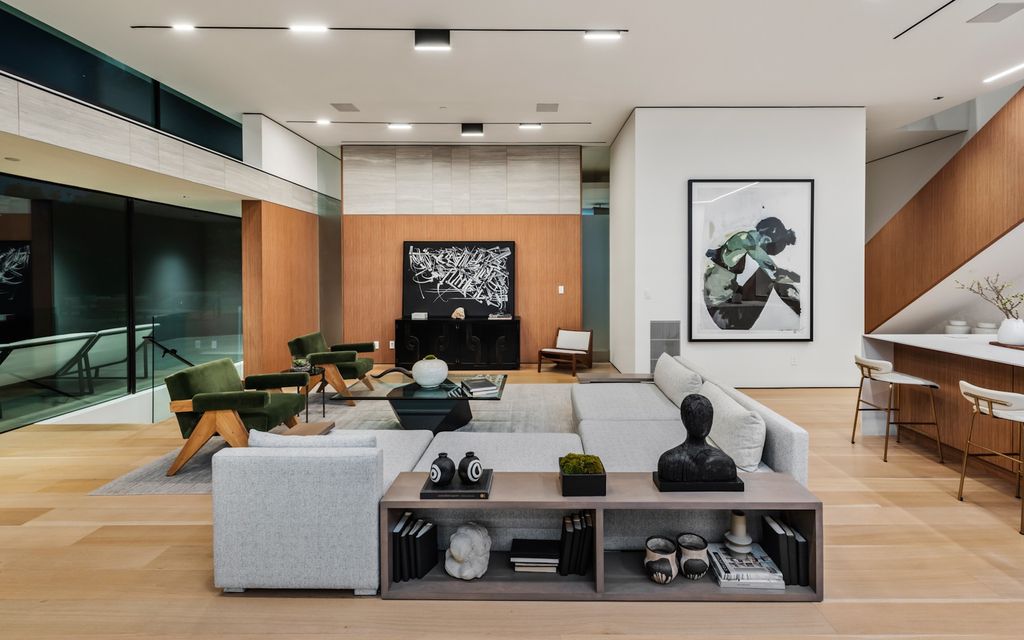The Home in Beverly Hills is an ultra-modern estate with the finest of details, luxurious amenities, and expansive spaces is perfectly crafted for entertainment now available for sale. This home located at 9322 Hazen Dr, Beverly Hills, California