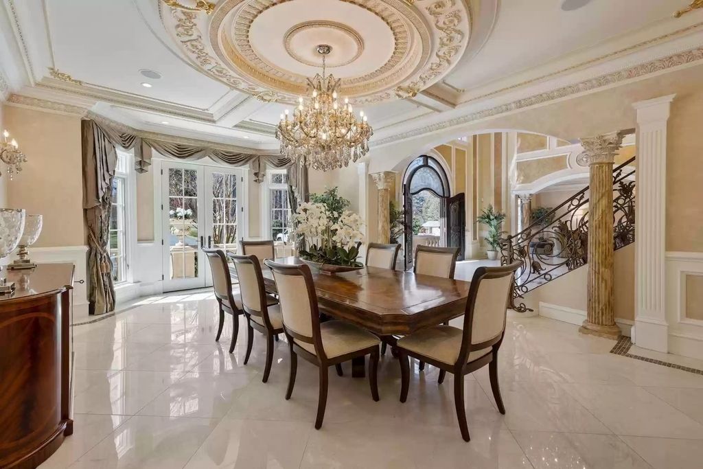 Blending-Opulence-and-Old-World-Craftsmanship-This-Lavish-Estate-in-Virginia-Lists-for-6998000-11