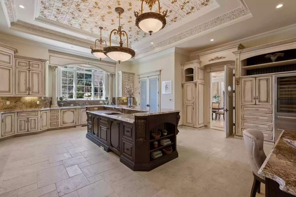 Blending-Opulence-and-Old-World-Craftsmanship-This-Lavish-Estate-in-Virginia-Lists-for-6998000-13