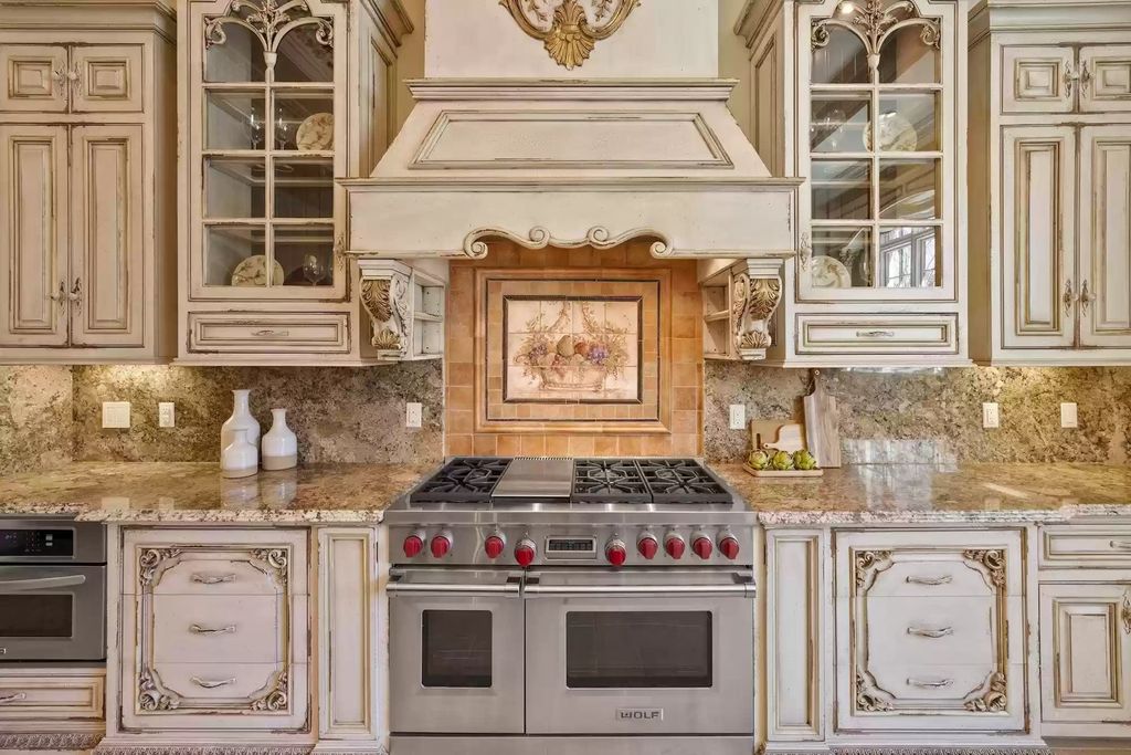 Blending-Opulence-and-Old-World-Craftsmanship-This-Lavish-Estate-in-Virginia-Lists-for-6998000-14