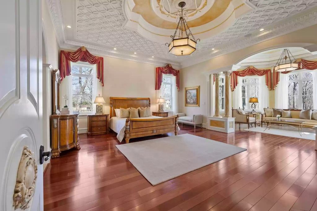 Blending-Opulence-and-Old-World-Craftsmanship-This-Lavish-Estate-in-Virginia-Lists-for-6998000-21