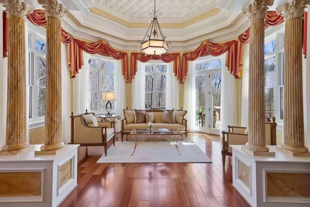 Blending-Opulence-and-Old-World-Craftsmanship-This-Lavish-Estate-in-Virginia-Lists-for-6998000-22