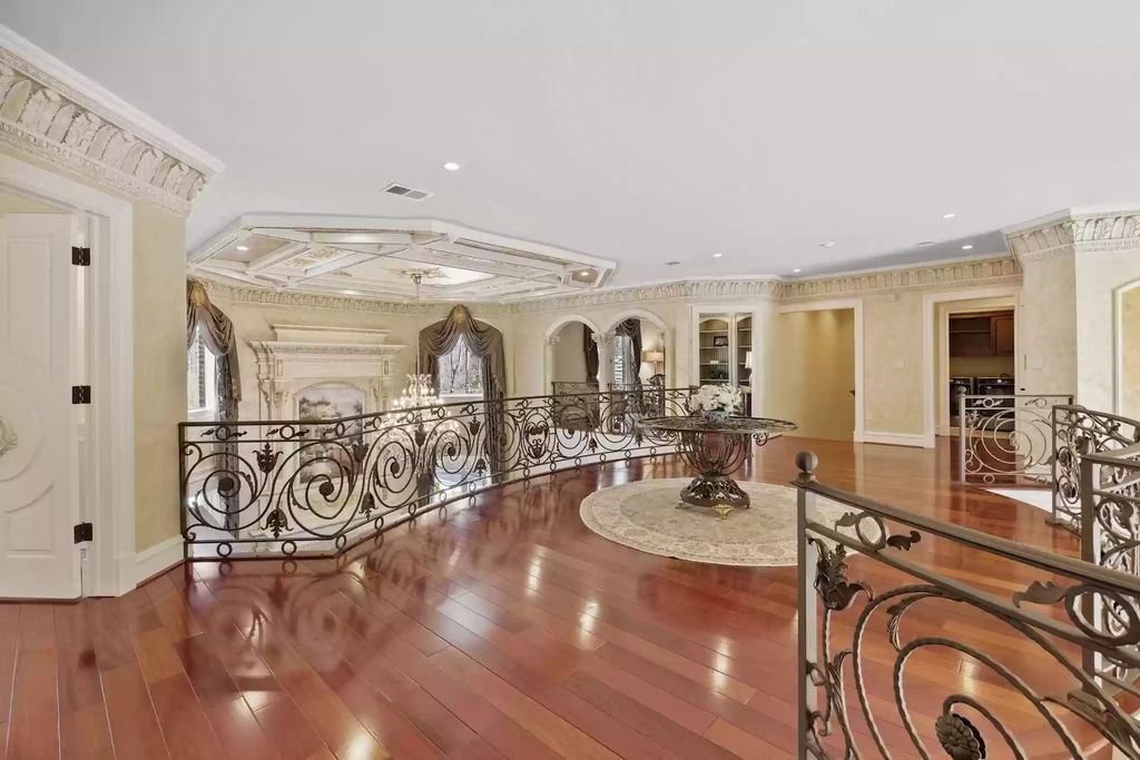 Blending-Opulence-and-Old-World-Craftsmanship-This-Lavish-Estate-in-Virginia-Lists-for-6998000-26