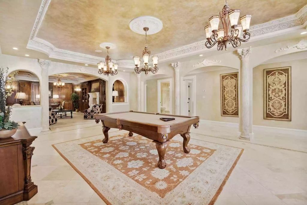 Blending-Opulence-and-Old-World-Craftsmanship-This-Lavish-Estate-in-Virginia-Lists-for-6998000-37