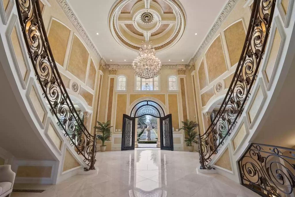 Blending-Opulence-and-Old-World-Craftsmanship-This-Lavish-Estate-in-Virginia-Lists-for-6998000-5