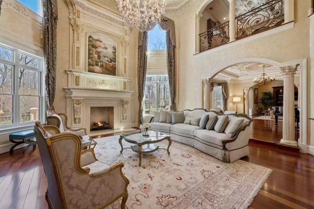 Blending-Opulence-and-Old-World-Craftsmanship-This-Lavish-Estate-in-Virginia-Lists-for-6998000-8