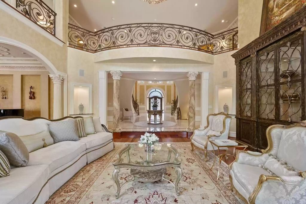 Blending-Opulence-and-Old-World-Craftsmanship-This-Lavish-Estate-in-Virginia-Lists-for-6998000-9