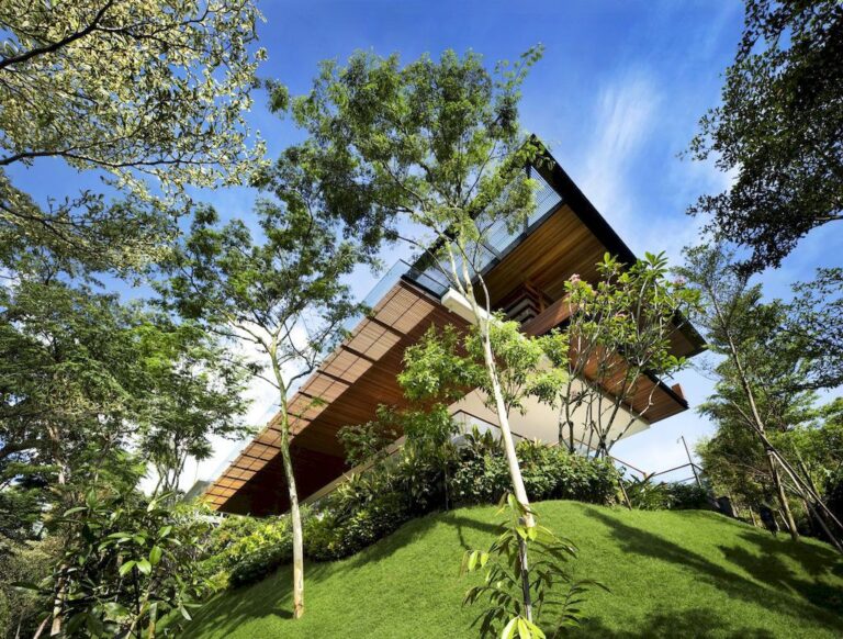 Botanica House Over the Lush Nature in Singapore by Guz Architects
