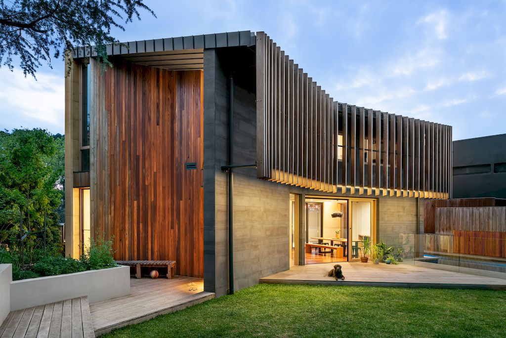 Boulevard House with Views of Yarra River by Green Sheep Collective