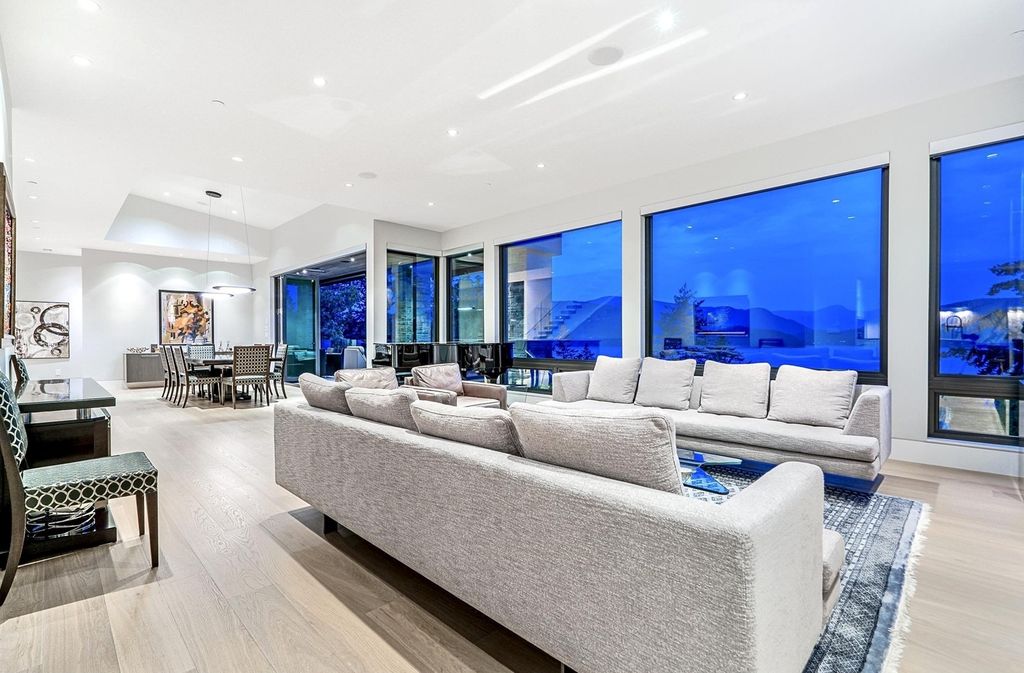 Contemporary-Gated-Estate-with-Amazing-Ocean-Views-Prices-at-C7980000-in-West-Vancouver-11