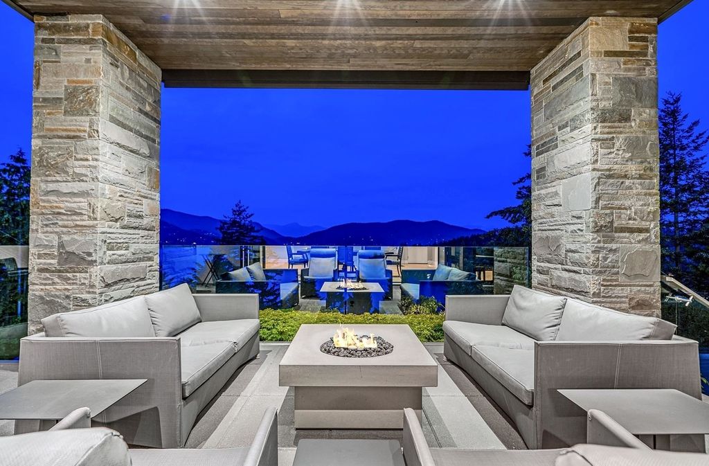 Contemporary-Gated-Estate-with-Amazing-Ocean-Views-Prices-at-C7980000-in-West-Vancouver-5