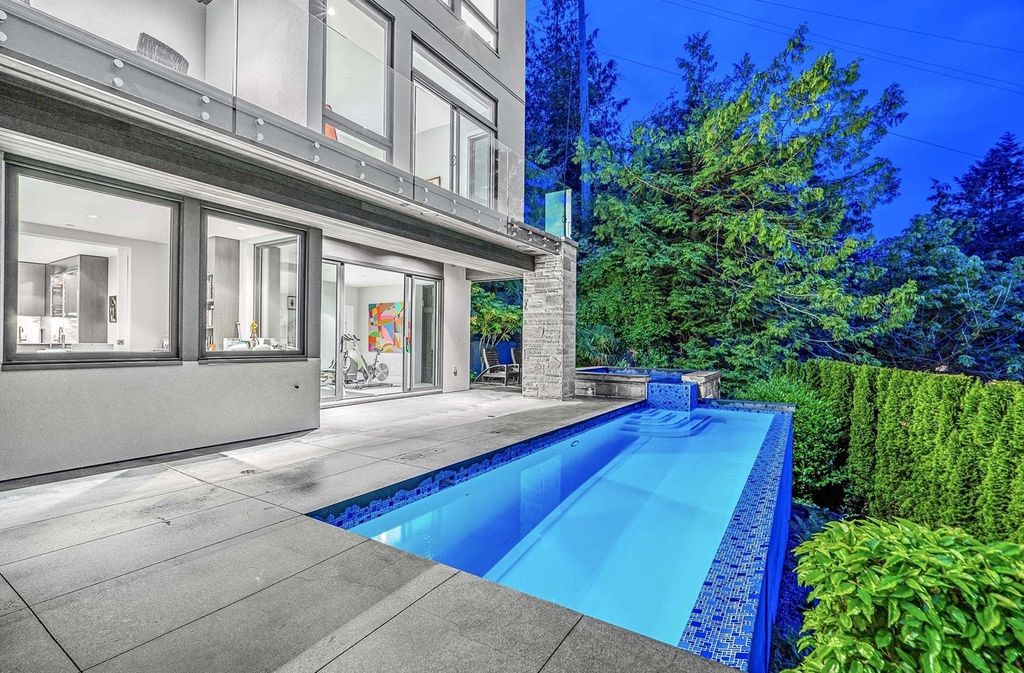 Contemporary-Gated-Estate-with-Amazing-Ocean-Views-Prices-at-C7980000-in-West-Vancouver-6