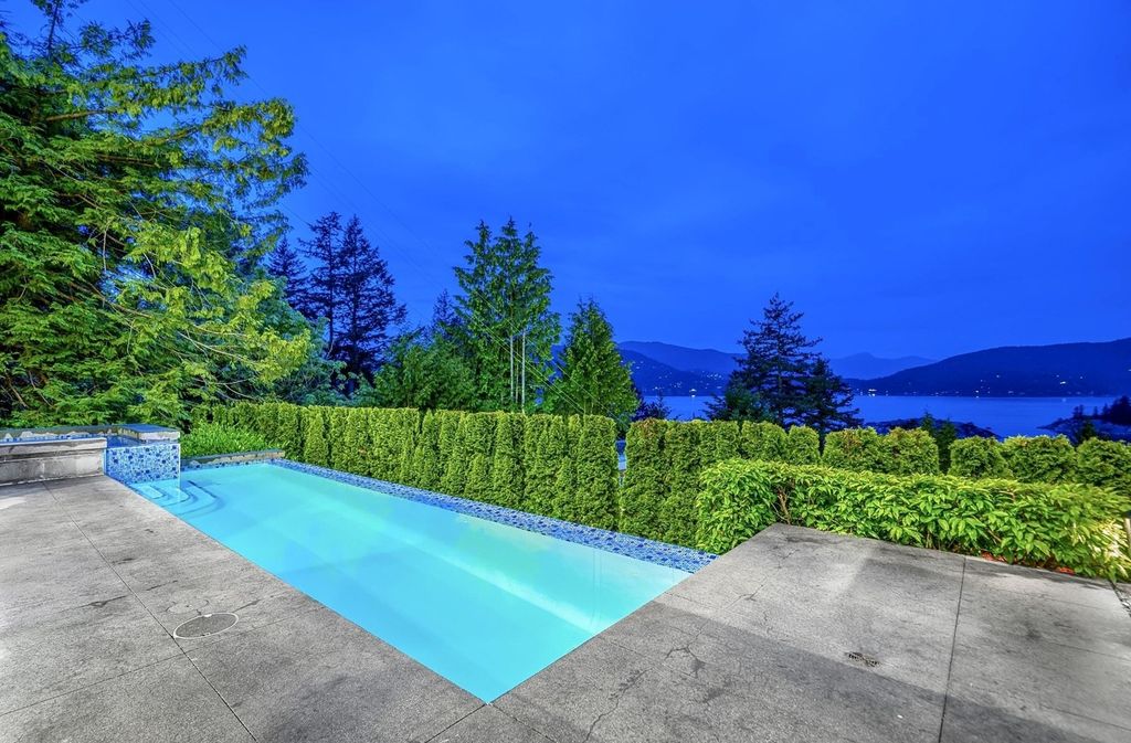Contemporary-Gated-Estate-with-Amazing-Ocean-Views-Prices-at-C7980000-in-West-Vancouver-7
