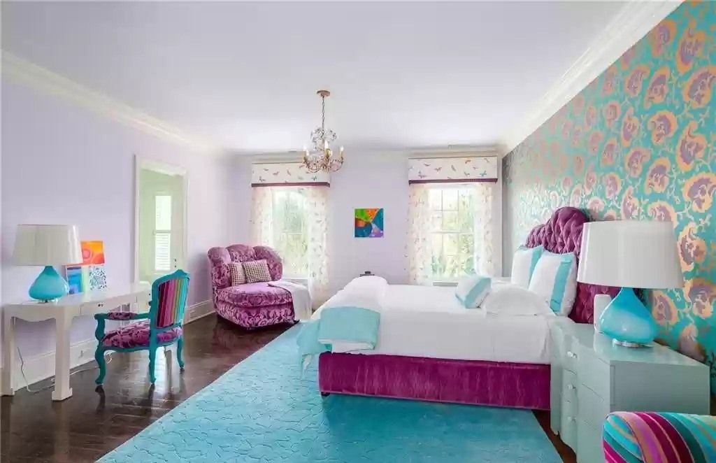 Try bold and rebellious colors for your bedroom interior and bedding to bring the Boho vibe into your bedroom space. A teal blue rug matches the color of the upholstery and the floral wallpaper. Continue the exotic selection with plenty of modern touches, such as metal chandeliers and ceramic nightstand lighting.