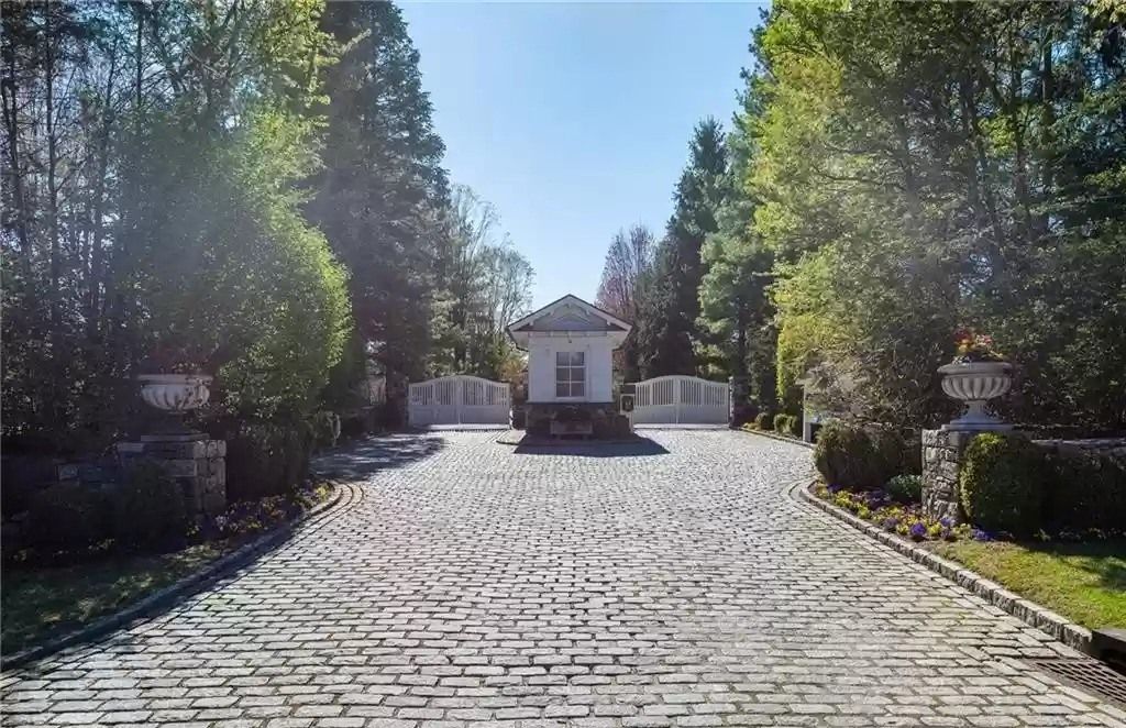 Designed-with-Enjoyment-in-Mind-This-Impressive-Residence-in-Connecticut-Asks-12250000-30