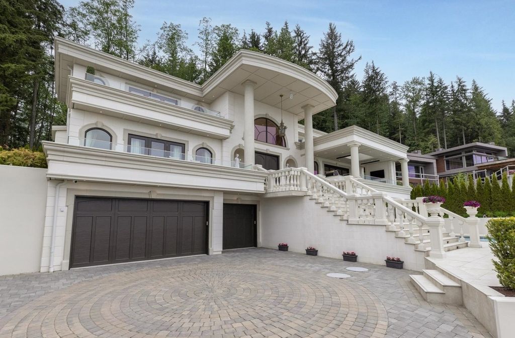 The Home in West Vancouver offers the panoramic view of the Great Vancouver and the majestic Lions Gate bridge, now available for sale. This home located at 1522 Chartwell Dr, West Vancouver, BC V7S 2S1, Canada