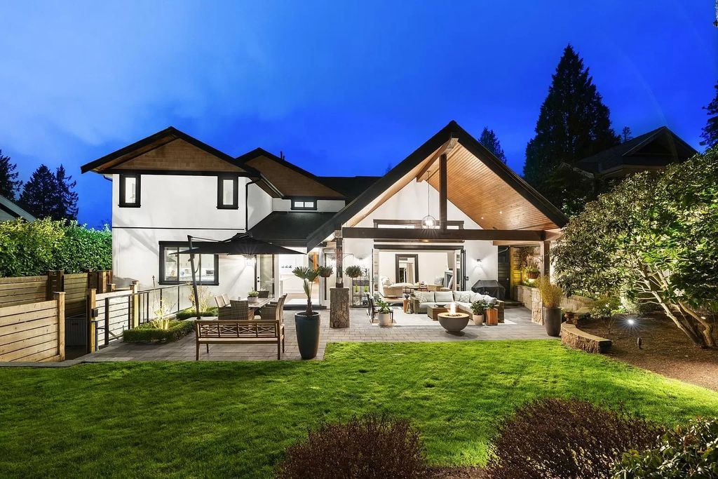 Embodies-West-Coast-Living-This-Pristine-Home-Lists-for-C4495000-in-North-Vancouver-33