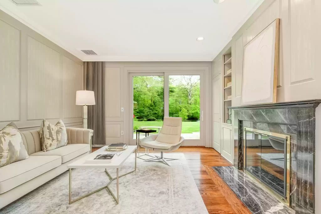 The Home in Connecticut is a luxurious home renovated to perfection now available for sale. This home located at 700 Hollow Tree Ridge Rd, Darien, Connecticut; offering 05 bedrooms and 06 bathrooms with 5,500 square feet of living spaces. 