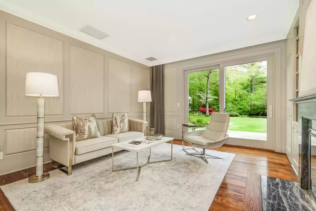 The Home in Connecticut is a luxurious home renovated to perfection now available for sale. This home located at 700 Hollow Tree Ridge Rd, Darien, Connecticut; offering 05 bedrooms and 06 bathrooms with 5,500 square feet of living spaces. 