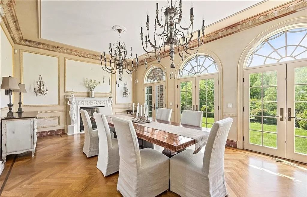 Explore-Endless-Possibilities-of-Satisfying-Your-Lifestyle-Demands-in-this-4750000-Elegant-Country-Estate-in-Connecticut-11