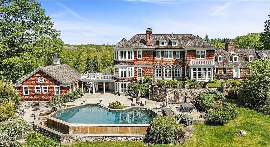 Explore-Endless-Possibilities-of-Satisfying-Your-Lifestyle-Demands-in-this-4750000-Elegant-Country-Estate-in-Connecticut-13