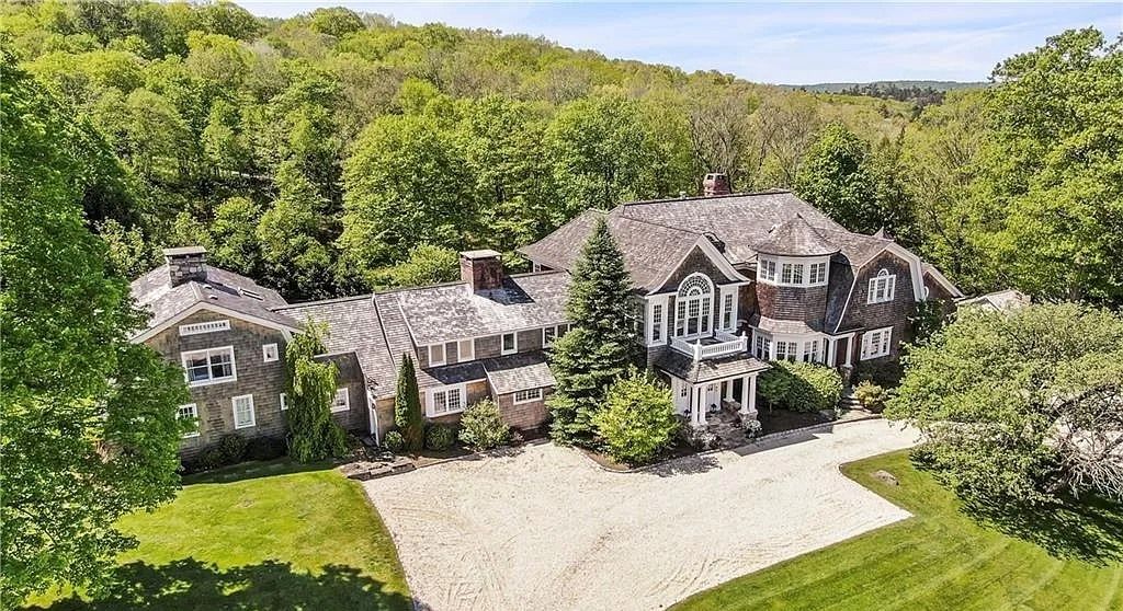 Explore-Endless-Possibilities-of-Satisfying-Your-Lifestyle-Demands-in-this-4750000-Elegant-Country-Estate-in-Connecticut-26