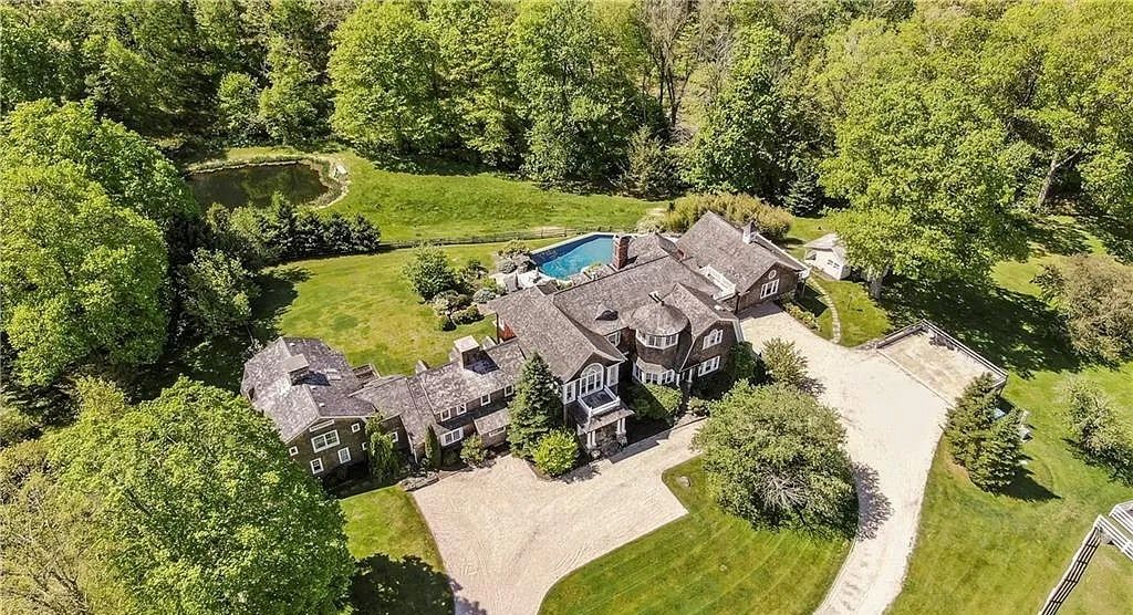 Explore-Endless-Possibilities-of-Satisfying-Your-Lifestyle-Demands-in-this-4750000-Elegant-Country-Estate-in-Connecticut-29