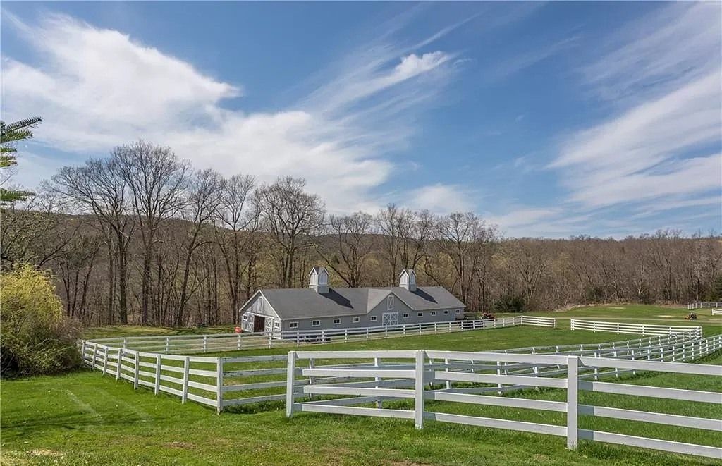 Explore-Endless-Possibilities-of-Satisfying-Your-Lifestyle-Demands-in-this-4750000-Elegant-Country-Estate-in-Connecticut-4